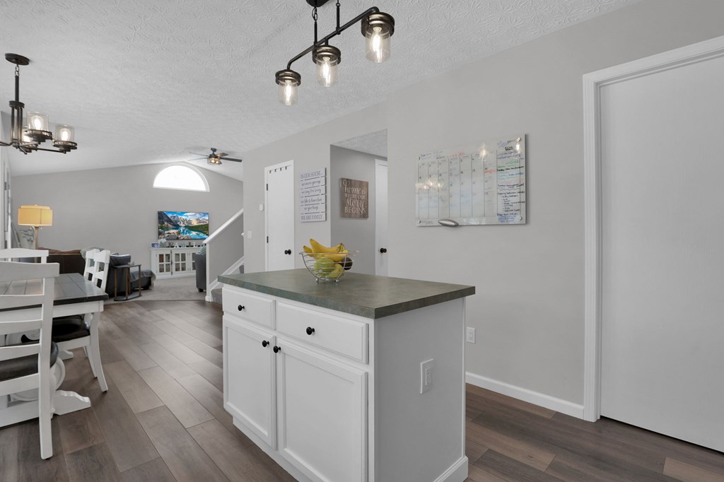 2106 Stoneside Drive, Hilliard, Ohio 43026, 3 Bedrooms Bedrooms, ,2 BathroomsBathrooms,Residential,For Sale,Stoneside Drive,9070538