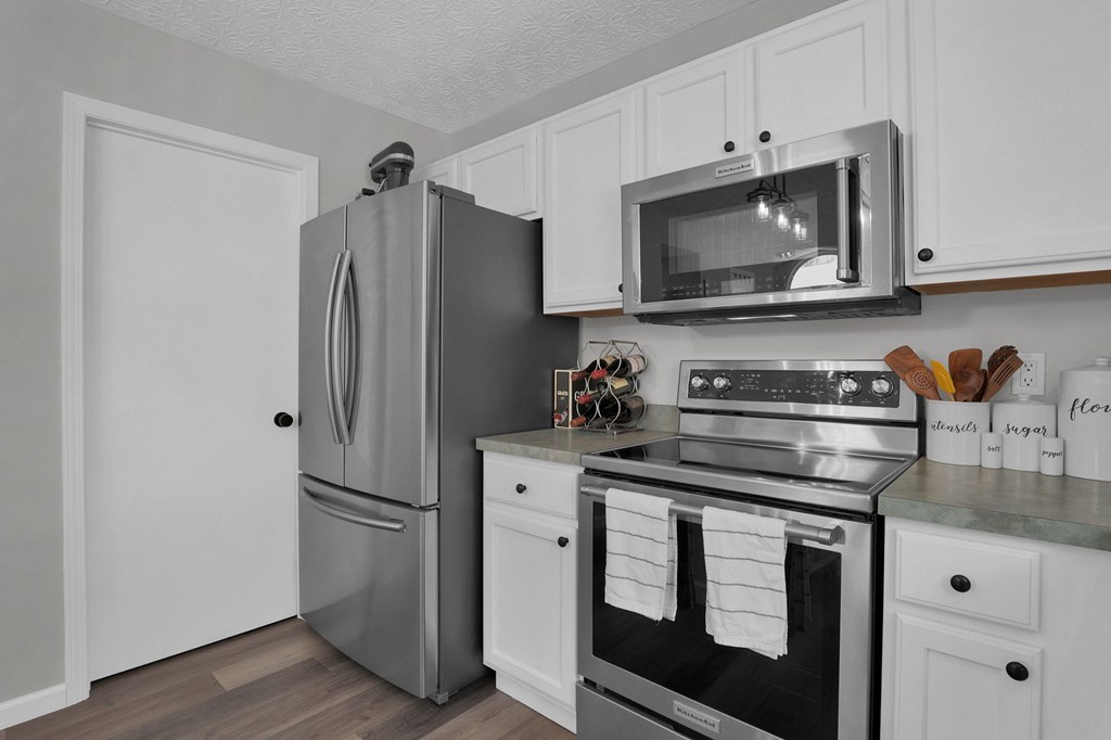 2106 Stoneside Drive, Hilliard, Ohio 43026, 3 Bedrooms Bedrooms, ,2 BathroomsBathrooms,Residential,For Sale,Stoneside Drive,9070538