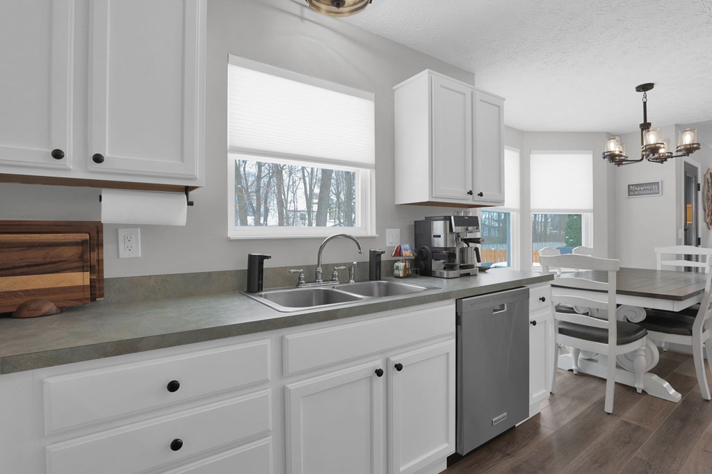 2106 Stoneside Drive, Hilliard, Ohio 43026, 3 Bedrooms Bedrooms, ,2 BathroomsBathrooms,Residential,For Sale,Stoneside Drive,9070538