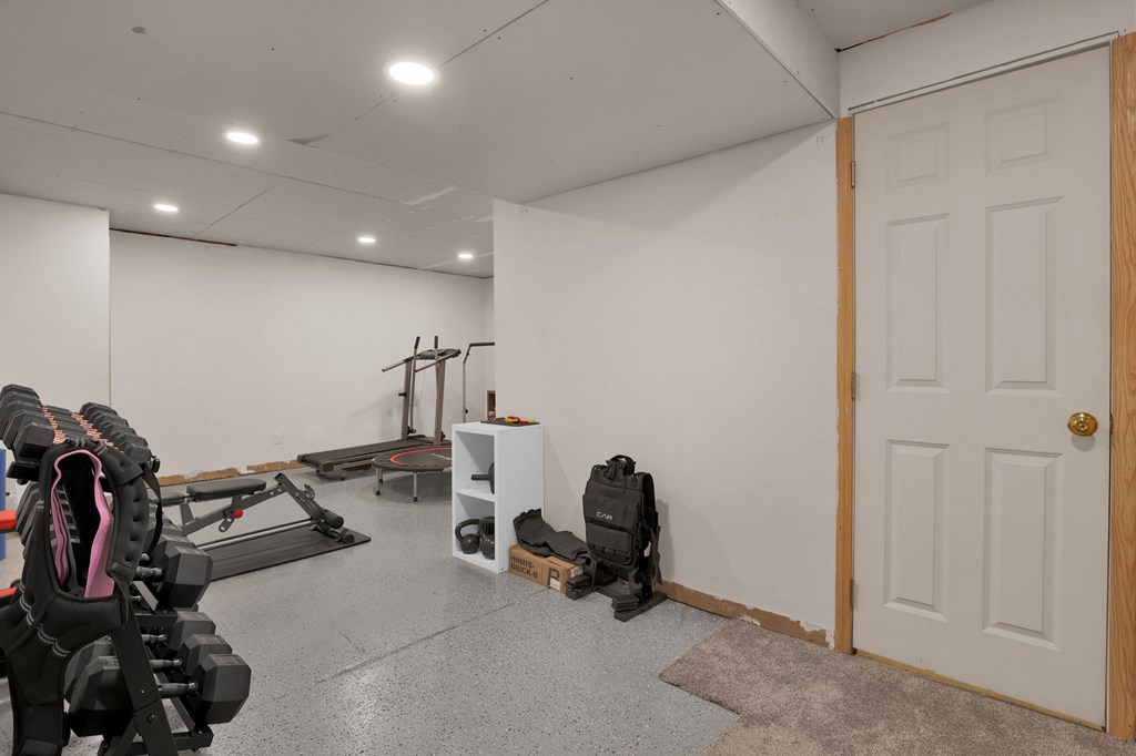 2106 Stoneside Drive, Hilliard, Ohio 43026, 3 Bedrooms Bedrooms, ,2 BathroomsBathrooms,Residential,For Sale,Stoneside Drive,9070538