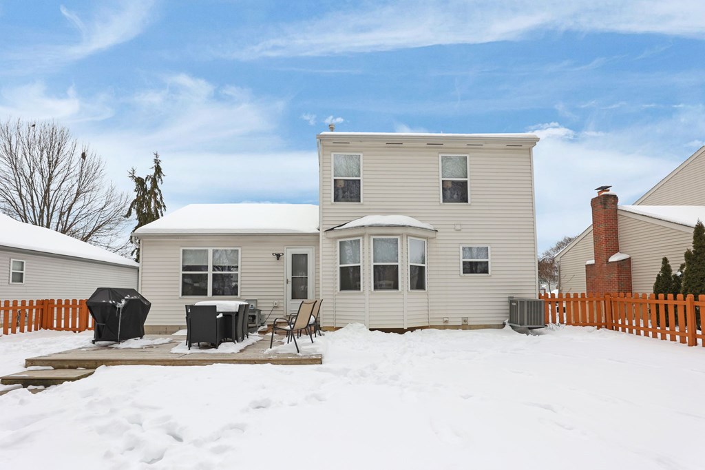 2106 Stoneside Drive, Hilliard, Ohio 43026, 3 Bedrooms Bedrooms, ,2 BathroomsBathrooms,Residential,For Sale,Stoneside Drive,9070538