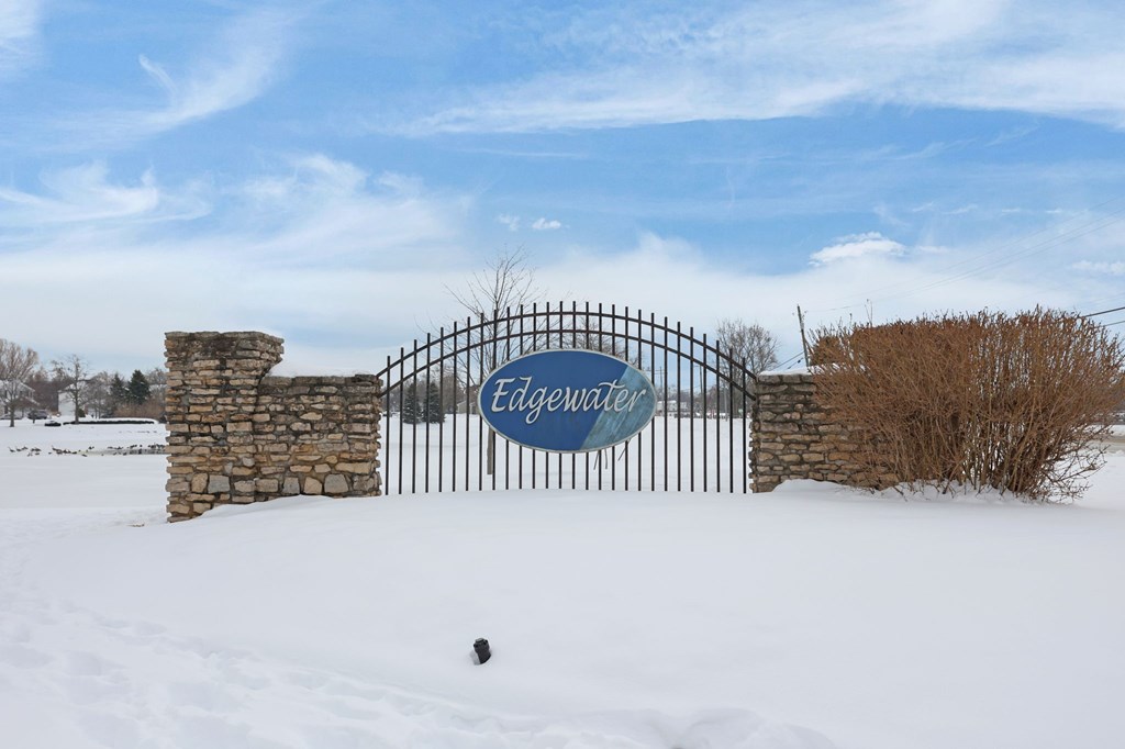 2106 Stoneside Drive, Hilliard, Ohio 43026, 3 Bedrooms Bedrooms, ,2 BathroomsBathrooms,Residential,For Sale,Stoneside Drive,9070538