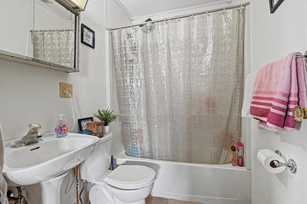 725 W Perry Street, Bucyrus, Ohio 44820, 2 Bedrooms Bedrooms, ,1 BathroomBathrooms,Residential,For Sale,Perry Street,9070577