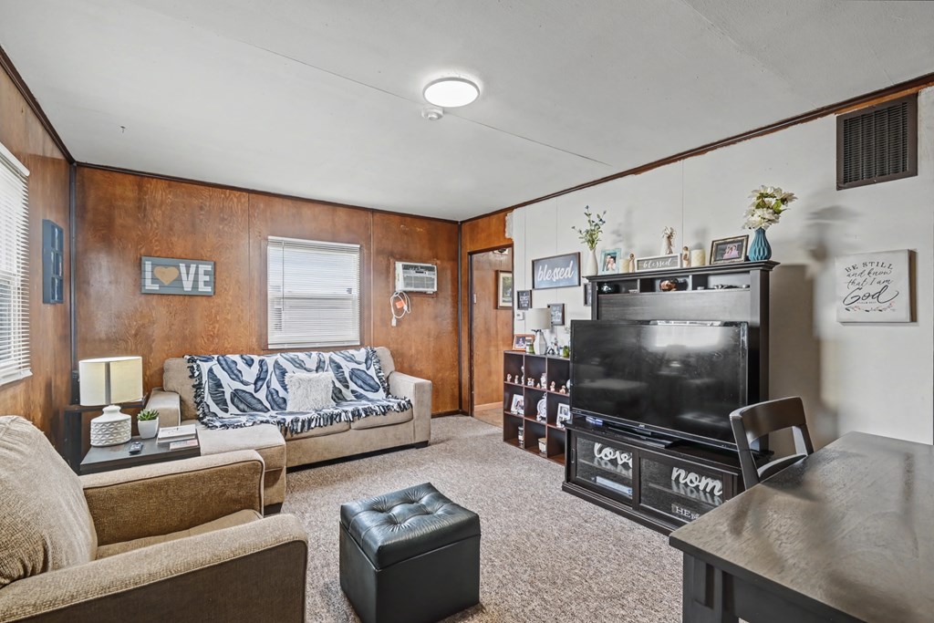 725 W Perry Street, Bucyrus, Ohio 44820, 2 Bedrooms Bedrooms, ,1 BathroomBathrooms,Residential,For Sale,Perry Street,9070577