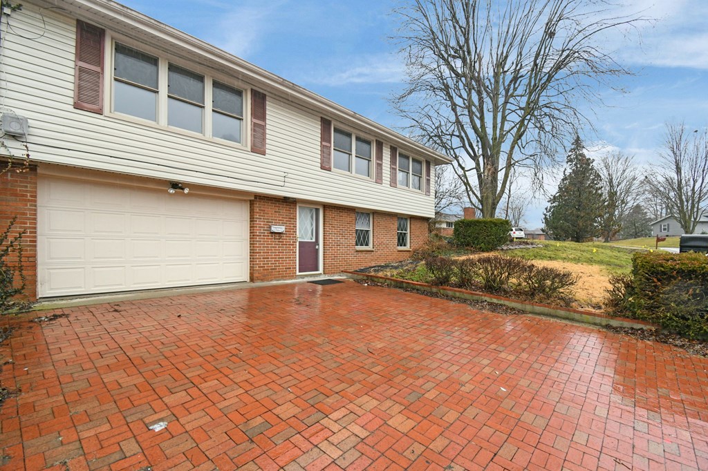 414 River Street, Bucyrus, Ohio 44820, 3 Bedrooms Bedrooms, ,2 BathroomsBathrooms,Residential,For Sale,River Street,9072613