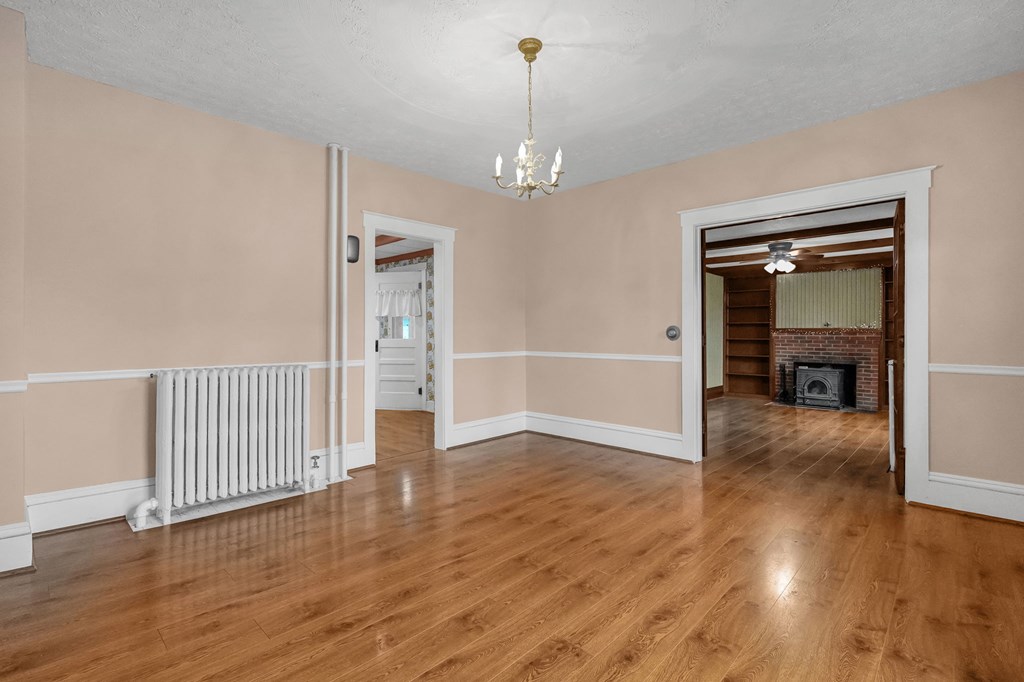 39 E Sandusky Street, Fredericktown, Ohio 43019, 3 Bedrooms Bedrooms, ,2 BathroomsBathrooms,Residential,For Sale,Sandusky Street,9072615