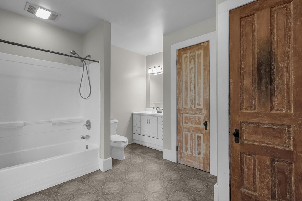 39 E Sandusky Street, Fredericktown, Ohio 43019, 3 Bedrooms Bedrooms, ,2 BathroomsBathrooms,Residential,For Sale,Sandusky Street,9072615