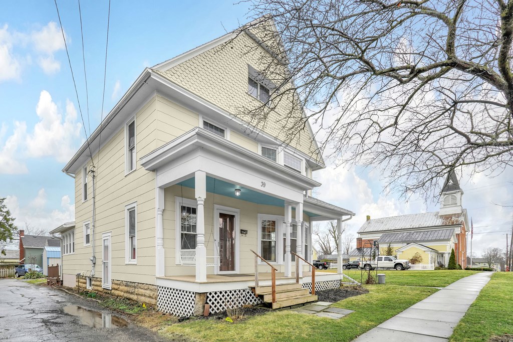 39 E Sandusky Street, Fredericktown, Ohio 43019, 3 Bedrooms Bedrooms, ,2 BathroomsBathrooms,Residential,For Sale,Sandusky Street,9072615