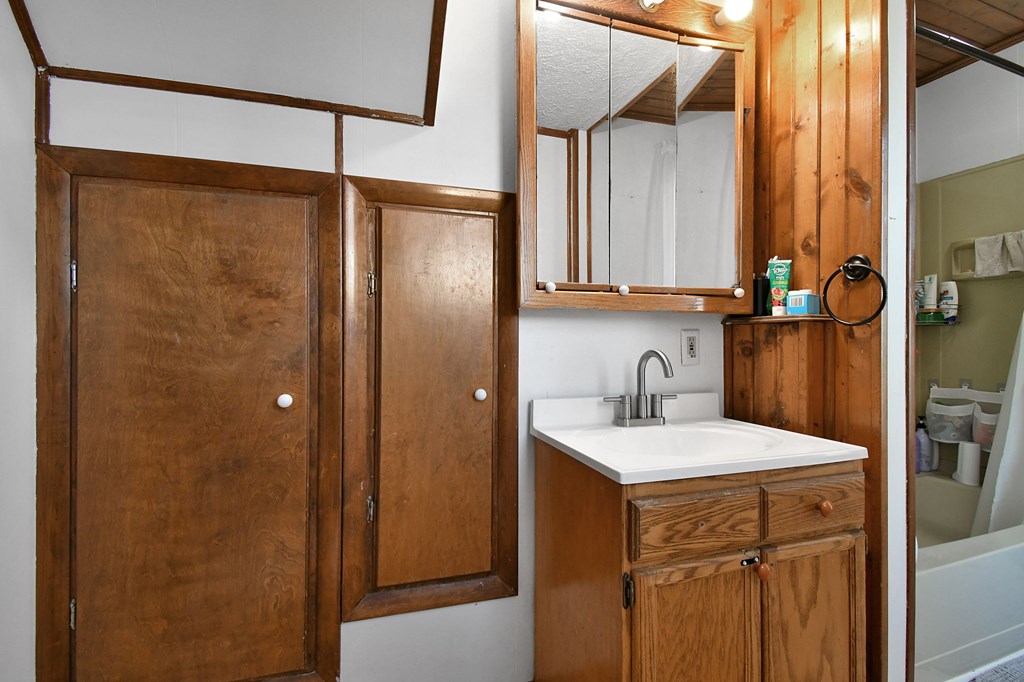 125 Beaver Street, Warsaw, Ohio 43844, 3 Bedrooms Bedrooms, ,1 BathroomBathrooms,Residential,For Sale,Beaver Street,9072631