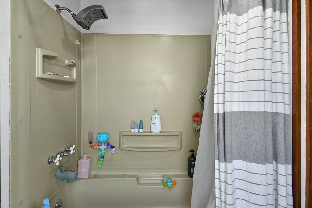 125 Beaver Street, Warsaw, Ohio 43844, 3 Bedrooms Bedrooms, ,1 BathroomBathrooms,Residential,For Sale,Beaver Street,9072631