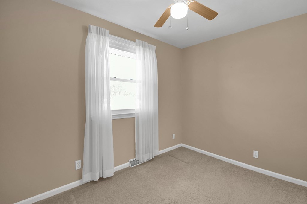 515 W Hanley Road, Mansfield, Ohio 44903, 3 Bedrooms Bedrooms, ,2 BathroomsBathrooms,Residential,For Sale,Hanley Road,9072632