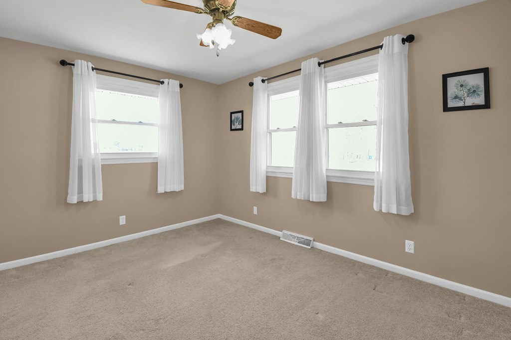 515 W Hanley Road, Mansfield, Ohio 44903, 3 Bedrooms Bedrooms, ,2 BathroomsBathrooms,Residential,For Sale,Hanley Road,9072632