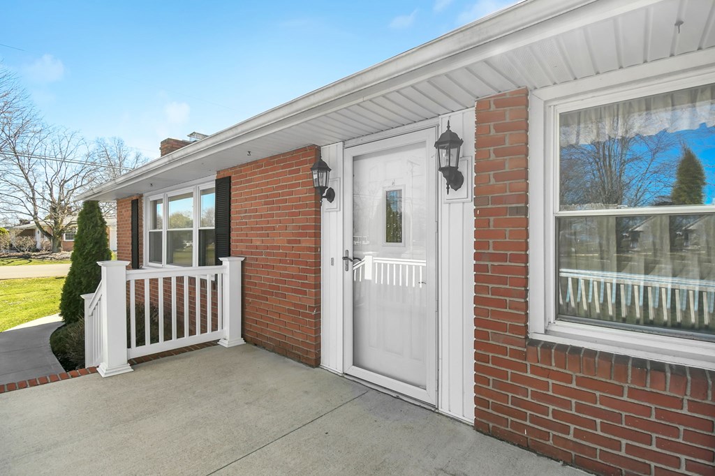 515 W Hanley Road, Mansfield, Ohio 44903, 3 Bedrooms Bedrooms, ,2 BathroomsBathrooms,Residential,For Sale,Hanley Road,9072632