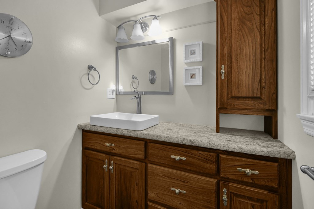 515 W Hanley Road, Mansfield, Ohio 44903, 3 Bedrooms Bedrooms, ,2 BathroomsBathrooms,Residential,For Sale,Hanley Road,9072632