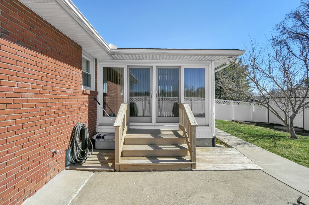 515 W Hanley Road, Mansfield, Ohio 44903, 3 Bedrooms Bedrooms, ,2 BathroomsBathrooms,Residential,For Sale,Hanley Road,9072632