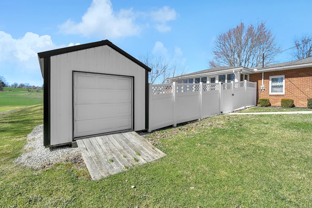 515 W Hanley Road, Mansfield, Ohio 44903, 3 Bedrooms Bedrooms, ,2 BathroomsBathrooms,Residential,For Sale,Hanley Road,9072632