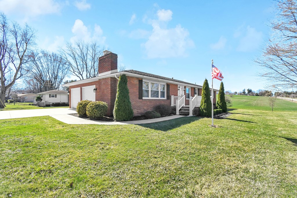 515 W Hanley Road, Mansfield, Ohio 44903, 3 Bedrooms Bedrooms, ,2 BathroomsBathrooms,Residential,For Sale,Hanley Road,9072632