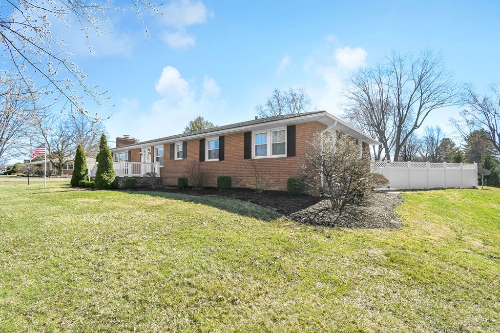 515 W Hanley Road, Mansfield, Ohio 44903, 3 Bedrooms Bedrooms, ,2 BathroomsBathrooms,Residential,For Sale,Hanley Road,9072632