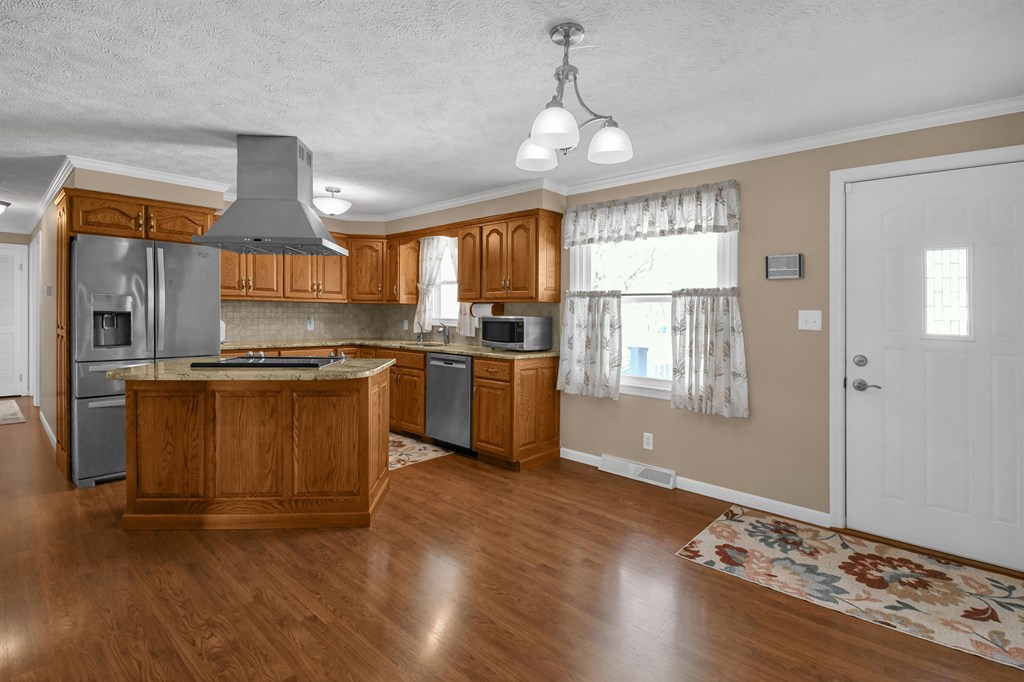 515 W Hanley Road, Mansfield, Ohio 44903, 3 Bedrooms Bedrooms, ,2 BathroomsBathrooms,Residential,For Sale,Hanley Road,9072632