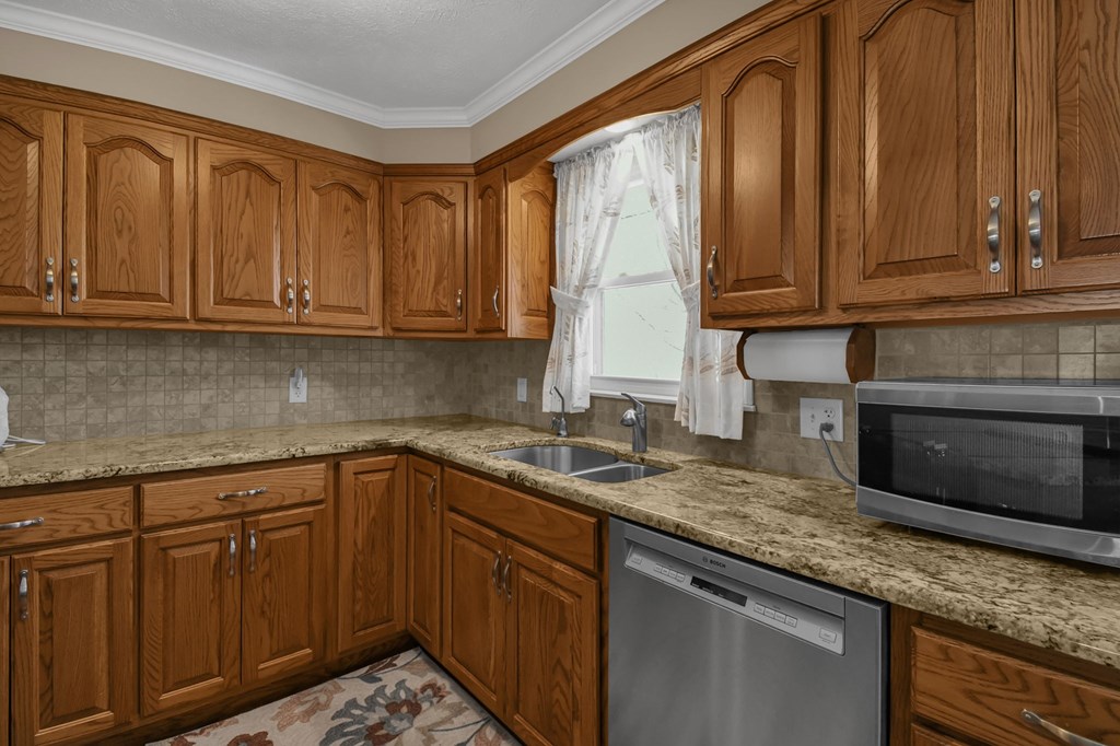 515 W Hanley Road, Mansfield, Ohio 44903, 3 Bedrooms Bedrooms, ,2 BathroomsBathrooms,Residential,For Sale,Hanley Road,9072632