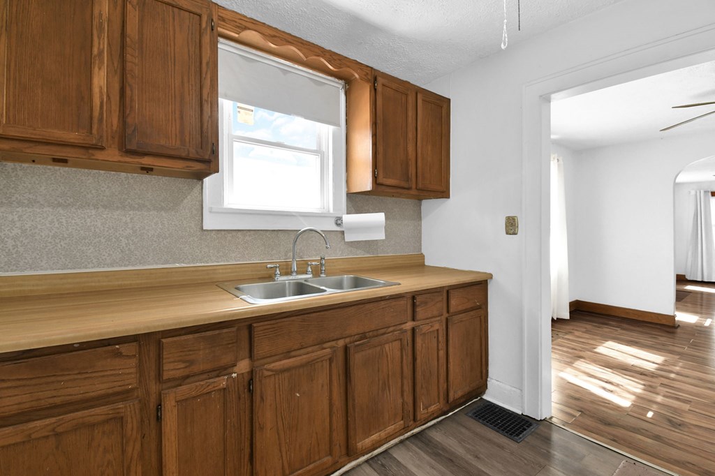 49 -51 Lind Avenue, Mansfield, Ohio 44903, 6 Bedrooms Bedrooms, ,Residential Income,For Sale,-51 Lind Avenue,9072641