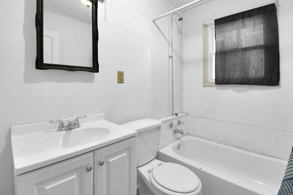 49 -51 Lind Avenue, Mansfield, Ohio 44903, 6 Bedrooms Bedrooms, ,Residential Income,For Sale,-51 Lind Avenue,9072641