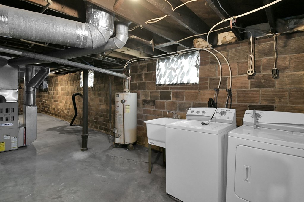 49 -51 Lind Avenue, Mansfield, Ohio 44903, 6 Bedrooms Bedrooms, ,Residential Income,For Sale,-51 Lind Avenue,9072641