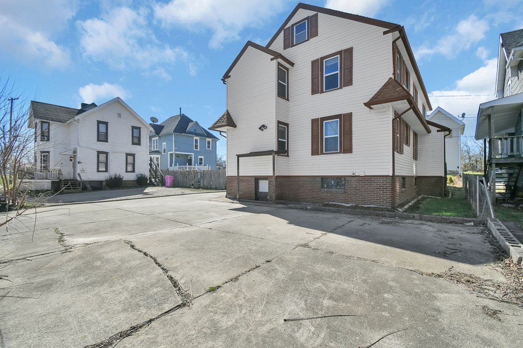 49 -51 Lind Avenue, Mansfield, Ohio 44903, 6 Bedrooms Bedrooms, ,Residential Income,For Sale,-51 Lind Avenue,9072641