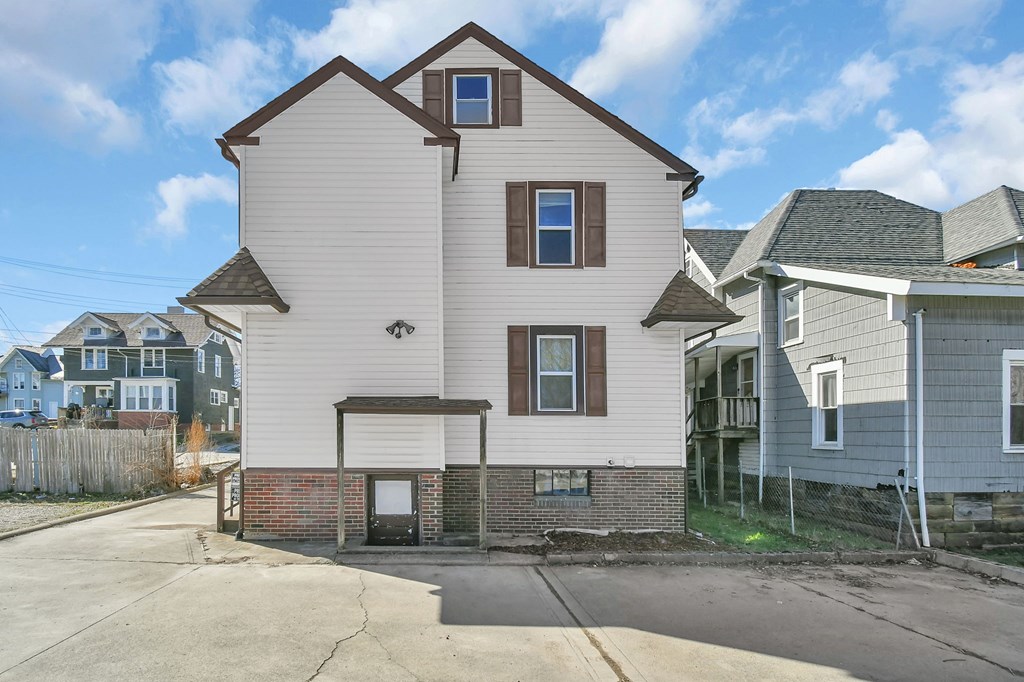 49 -51 Lind Avenue, Mansfield, Ohio 44903, 6 Bedrooms Bedrooms, ,Residential Income,For Sale,-51 Lind Avenue,9072641