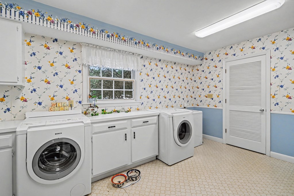 735 Courtwright Boulevard, Mansfield, Ohio 44907, 5 Bedrooms Bedrooms, ,4 BathroomsBathrooms,Residential,For Sale,Courtwright Boulevard,9072670