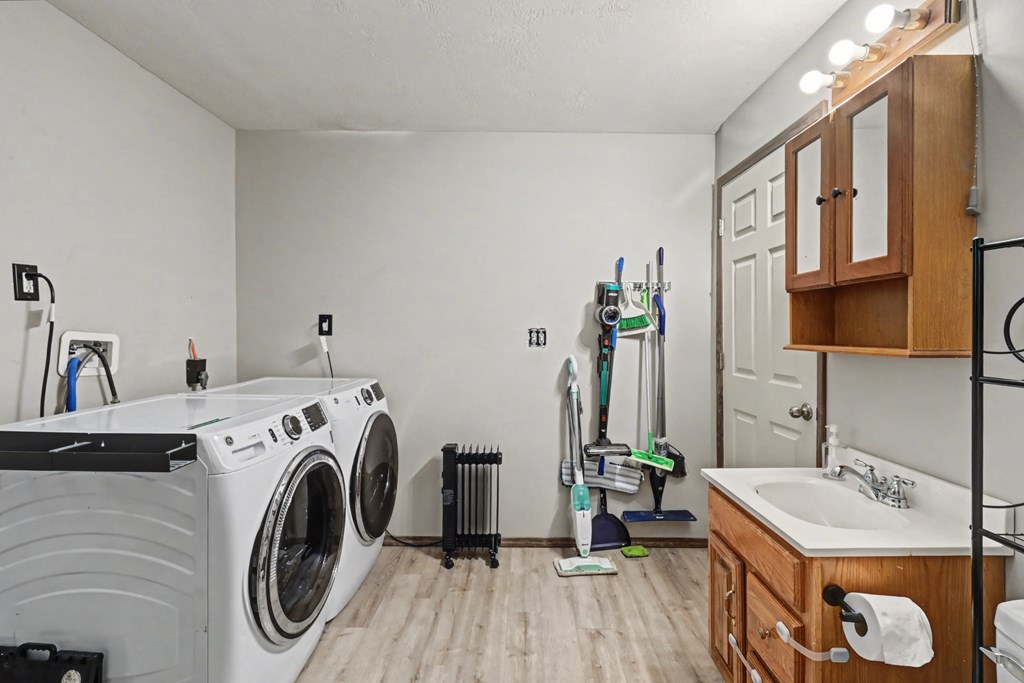 519 Heineman Boulevard, Mansfield, Ohio 44903, 3 Bedrooms Bedrooms, ,2 BathroomsBathrooms,Residential,For Sale,Heineman Boulevard,9072685