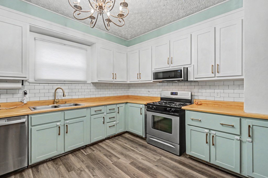 519 Heineman Boulevard, Mansfield, Ohio 44903, 3 Bedrooms Bedrooms, ,2 BathroomsBathrooms,Residential,For Sale,Heineman Boulevard,9072685