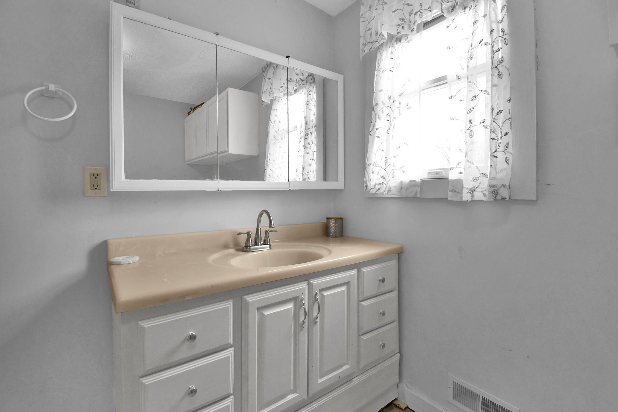 9 Chambers Street, Savannah, Ohio 44874, 3 Bedrooms Bedrooms, ,2 BathroomsBathrooms,Residential,For Sale,Chambers,9072691