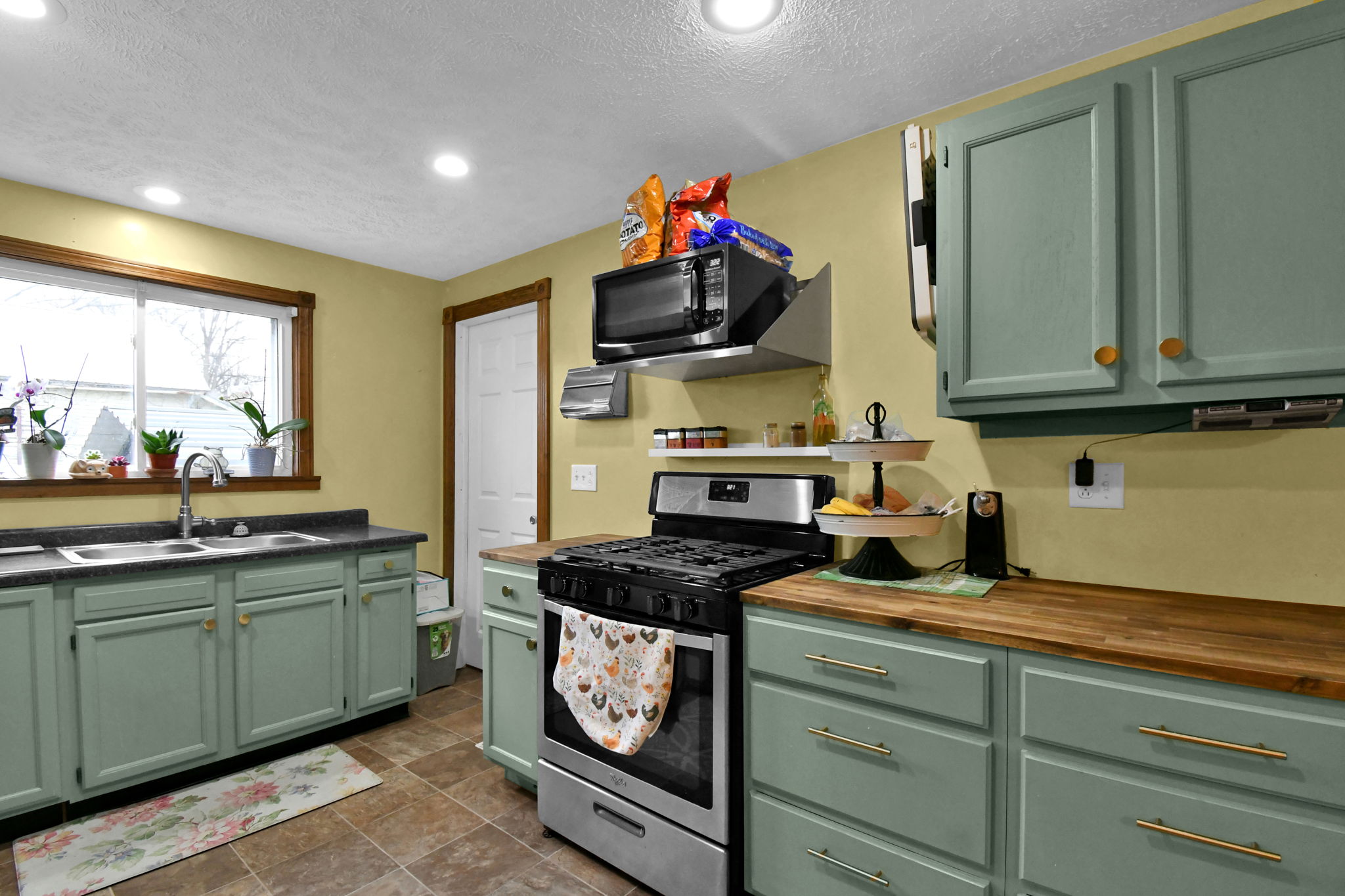 9 Chambers Street, Savannah, Ohio 44874, 3 Bedrooms Bedrooms, ,2 BathroomsBathrooms,Residential,For Sale,Chambers,9072691