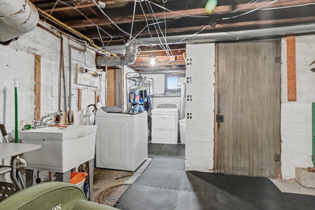 1027 Rogers Street, Bucyrus, Ohio 44820, 3 Bedrooms Bedrooms, ,1 BathroomBathrooms,Residential,For Sale,Rogers Street,9072719