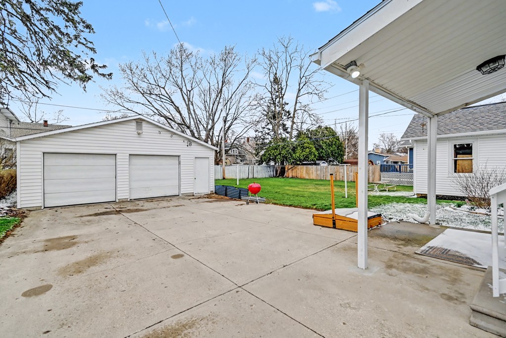 1027 Rogers Street, Bucyrus, Ohio 44820, 3 Bedrooms Bedrooms, ,1 BathroomBathrooms,Residential,For Sale,Rogers Street,9072719