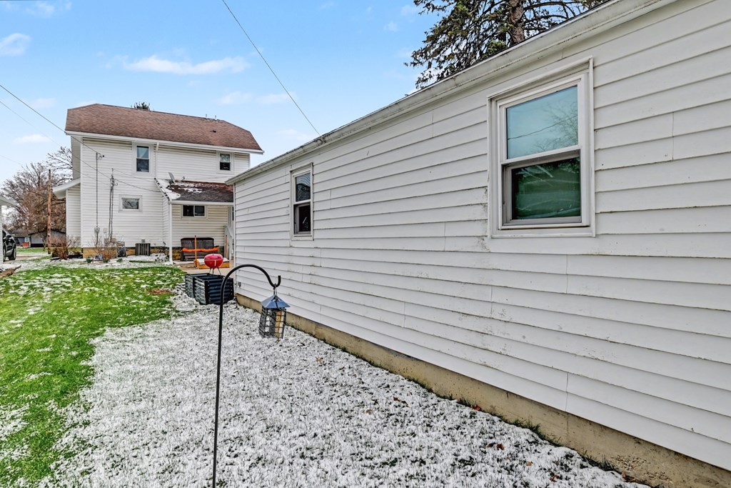 1027 Rogers Street, Bucyrus, Ohio 44820, 3 Bedrooms Bedrooms, ,1 BathroomBathrooms,Residential,For Sale,Rogers Street,9072719