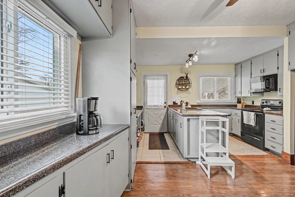 1027 Rogers Street, Bucyrus, Ohio 44820, 3 Bedrooms Bedrooms, ,1 BathroomBathrooms,Residential,For Sale,Rogers Street,9072719