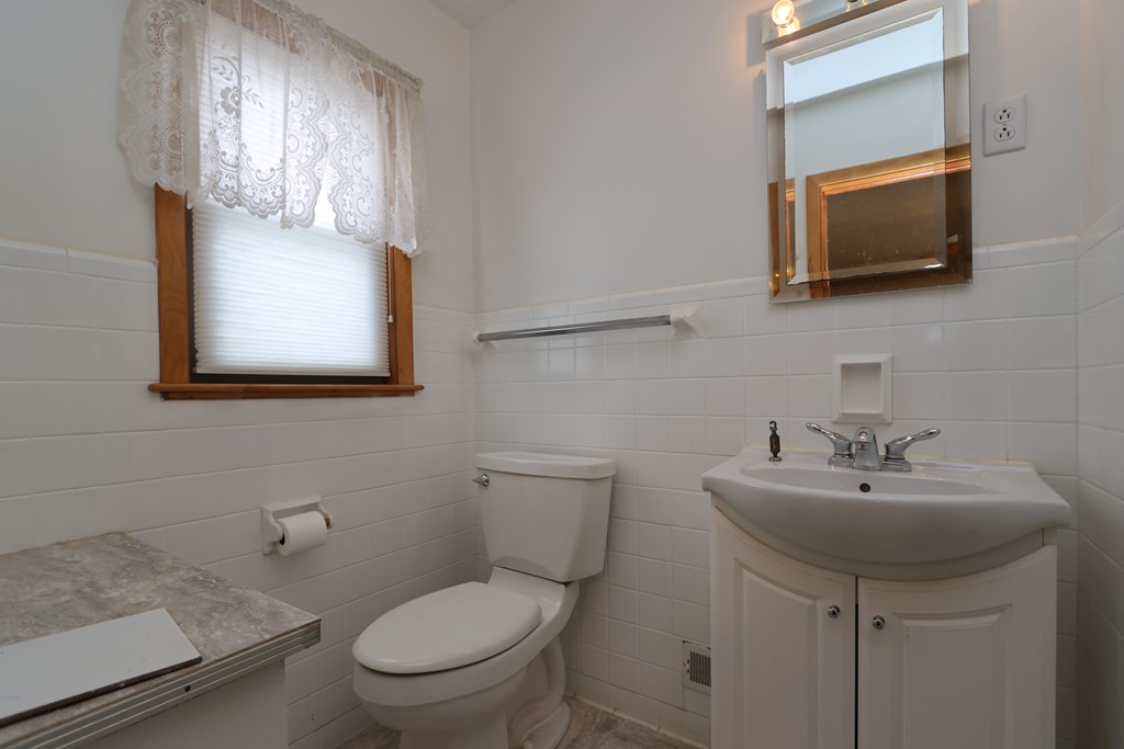 240 Clymer Avenue, Galion, Ohio 44833, 3 Bedrooms Bedrooms, ,2 BathroomsBathrooms,Residential,For Sale,Clymer Avenue,9072722