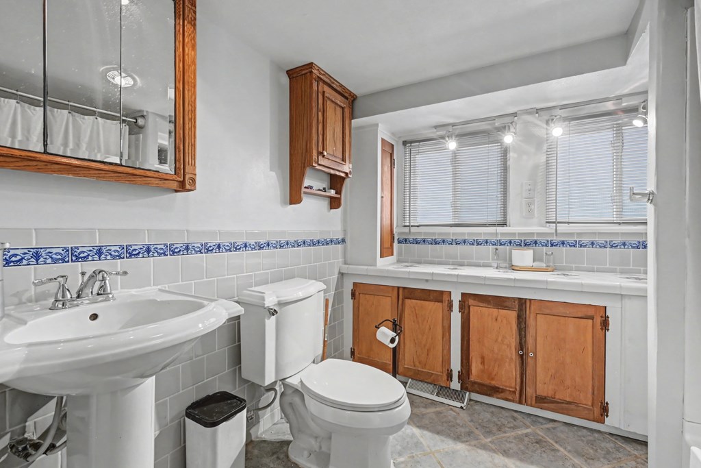 237 W Main Street, Norwalk, Ohio 44857, 3 Bedrooms Bedrooms, ,1 BathroomBathrooms,Residential,For Sale,Main Street,9072734