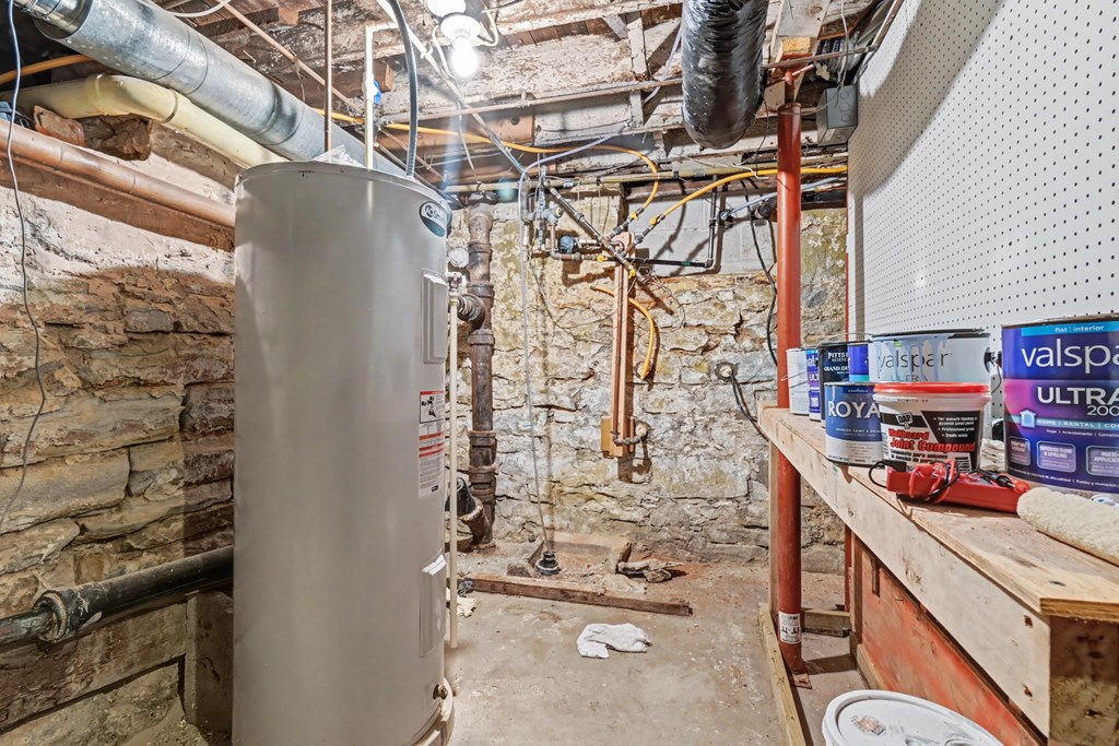 237 W Main Street, Norwalk, Ohio 44857, 3 Bedrooms Bedrooms, ,1 BathroomBathrooms,Residential,For Sale,Main Street,9072734