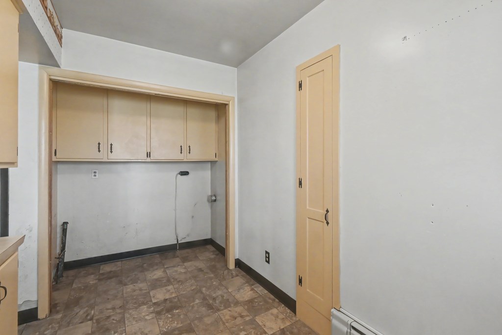 16 High School Avenue, Shelby, Ohio 44875, 4 Bedrooms Bedrooms, ,Residential Income,For Sale,High School Avenue,9072796