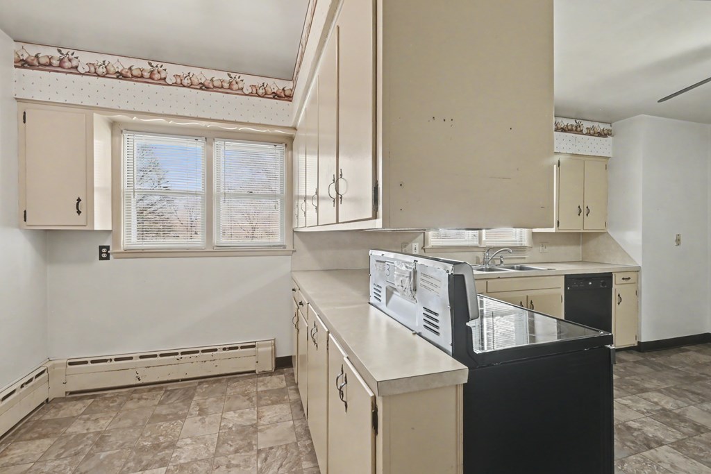 16 High School Avenue, Shelby, Ohio 44875, 4 Bedrooms Bedrooms, ,Residential Income,For Sale,High School Avenue,9072796