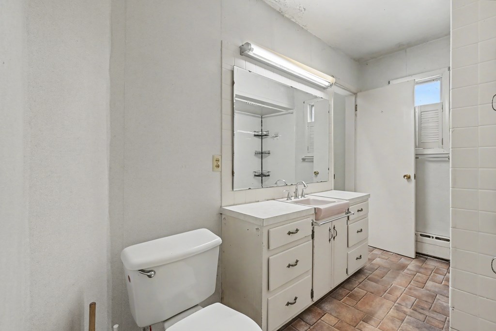 16 High School Avenue, Shelby, Ohio 44875, 4 Bedrooms Bedrooms, ,Residential Income,For Sale,High School Avenue,9072796