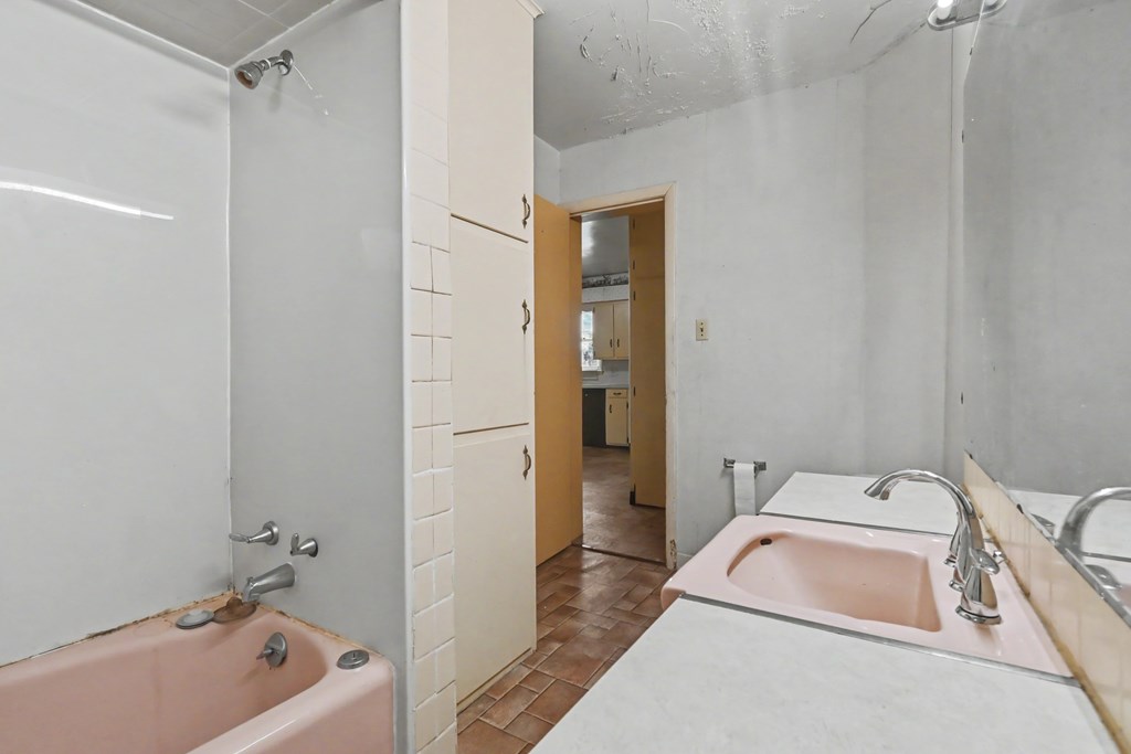 16 High School Avenue, Shelby, Ohio 44875, 4 Bedrooms Bedrooms, ,Residential Income,For Sale,High School Avenue,9072796