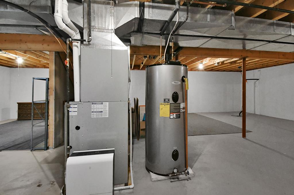 2433 Whitney Ave, Mansfield, Ohio 44906, 4 Bedrooms Bedrooms, ,2 BathroomsBathrooms,Residential,For Sale,Whitney Ave,9072798 2433 Whitney Ave, Mansfield, Ohio 44906, 4 Bedrooms Bedrooms, ,2 BathroomsBathrooms,Residential,For Sale,Whitney Ave,9072798