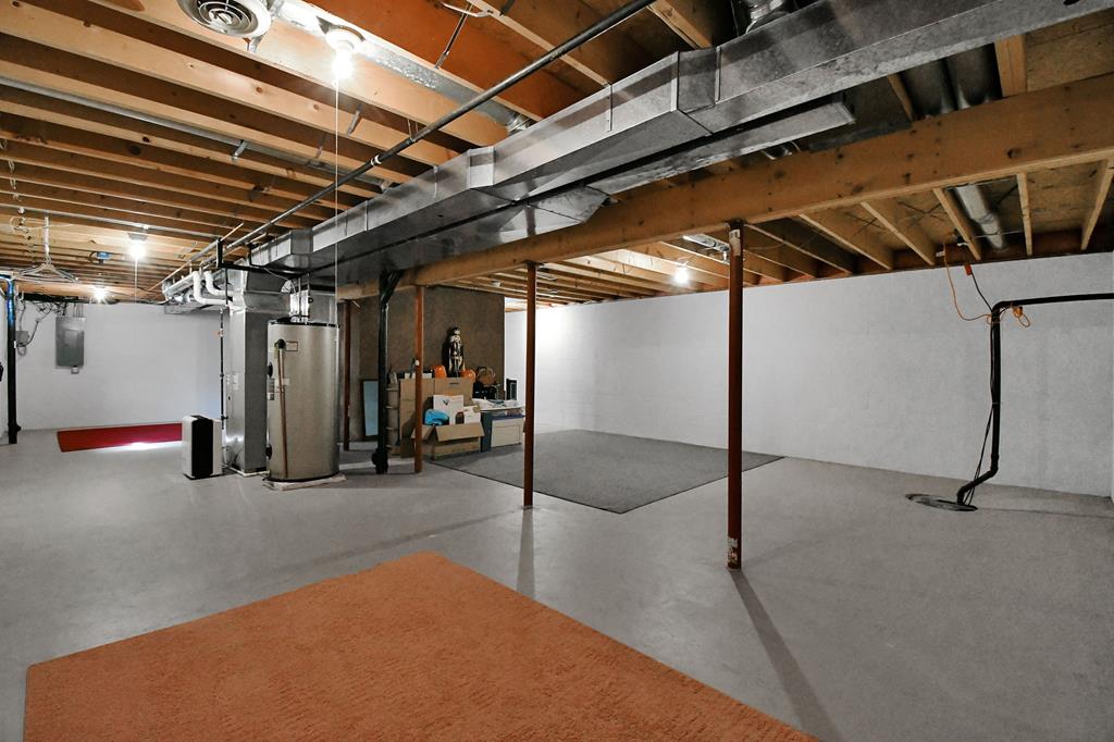 2433 Whitney Ave, Mansfield, Ohio 44906, 4 Bedrooms Bedrooms, ,2 BathroomsBathrooms,Residential,For Sale,Whitney Ave,9072798 2433 Whitney Ave, Mansfield, Ohio 44906, 4 Bedrooms Bedrooms, ,2 BathroomsBathrooms,Residential,For Sale,Whitney Ave,9072798