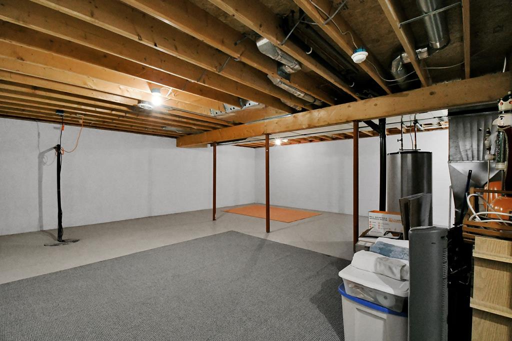 2433 Whitney Ave, Mansfield, Ohio 44906, 4 Bedrooms Bedrooms, ,2 BathroomsBathrooms,Residential,For Sale,Whitney Ave,9072798 2433 Whitney Ave, Mansfield, Ohio 44906, 4 Bedrooms Bedrooms, ,2 BathroomsBathrooms,Residential,For Sale,Whitney Ave,9072798