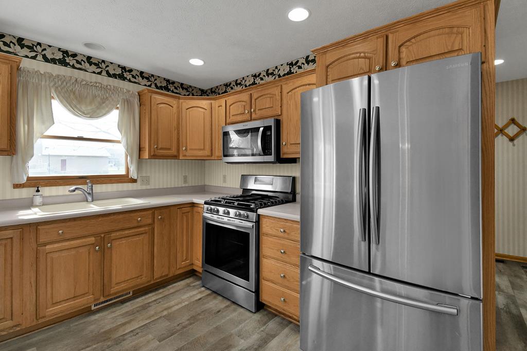 2433 Whitney Ave, Mansfield, Ohio 44906, 4 Bedrooms Bedrooms, ,2 BathroomsBathrooms,Residential,For Sale,Whitney Ave,9072798 2433 Whitney Ave, Mansfield, Ohio 44906, 4 Bedrooms Bedrooms, ,2 BathroomsBathrooms,Residential,For Sale,Whitney Ave,9072798