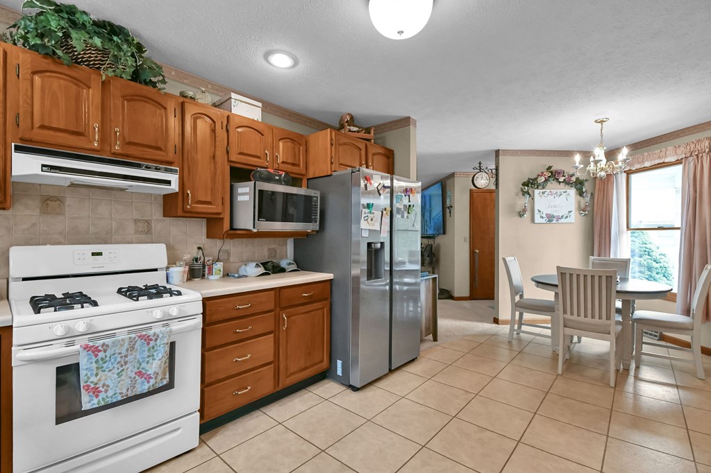 930 W Linden Circle, Mansfield, Ohio 44906, 3 Bedrooms Bedrooms, ,2 BathroomsBathrooms,Residential,For Sale,Linden Circle,9072823